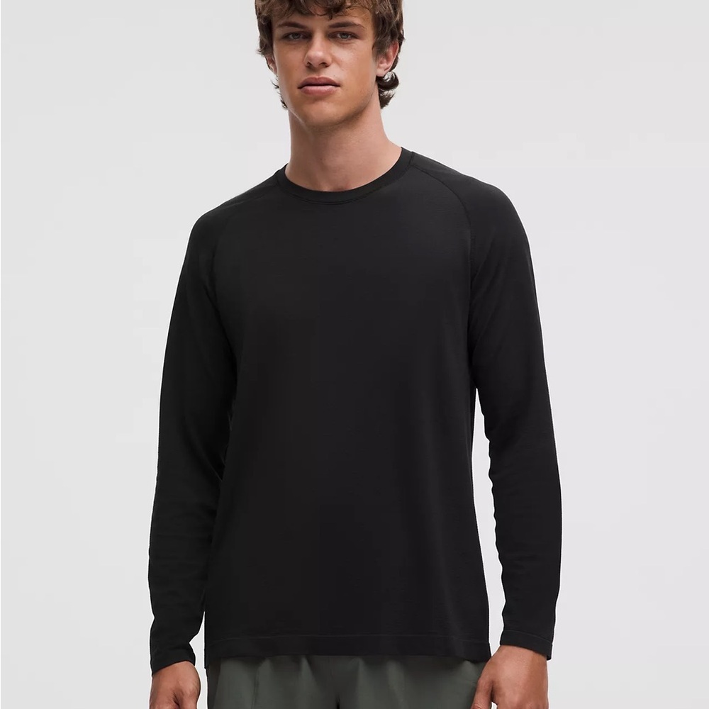 lululemon athletica Men's Black Metal Blend Long Sleeve Shirt